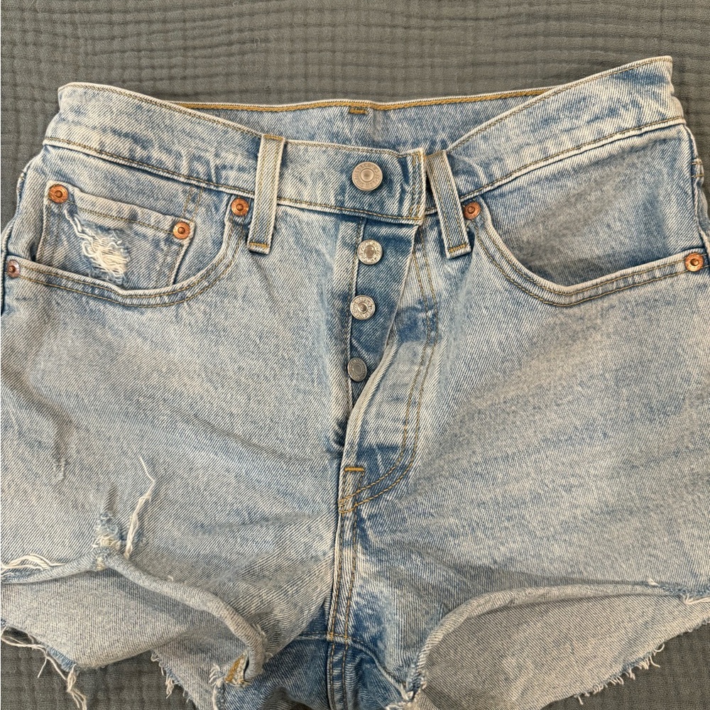 Levi's 501 shorts in light wash